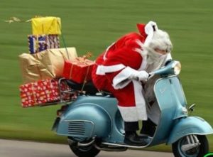 babbo-natale-vespa-586x432